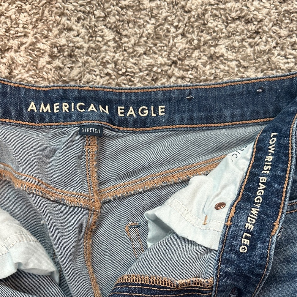 American Eagle Outfitters Low-Rise Baggy Wide Leg Jeans - Picture 2 of 4